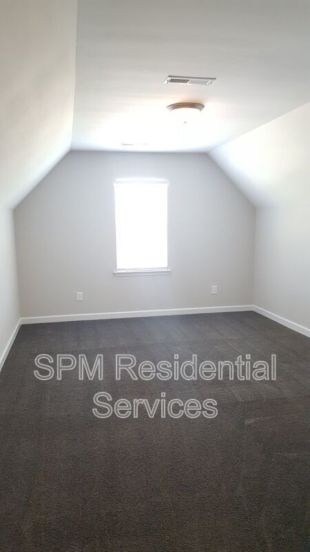 3 Bedroom in Beautiful neighborhood in Bridgeport, community pool. property image