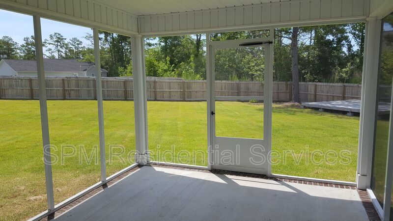 3 Bedroom in Beautiful neighborhood in Bridgeport, community pool. property image