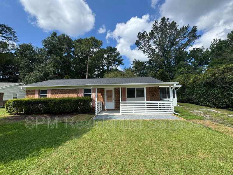 3 Bedrooms!  Screened in Porch! property image