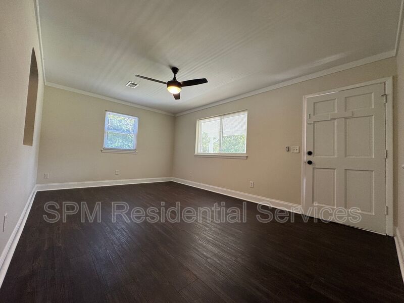 3 Bedrooms!  Screened in Porch! property image