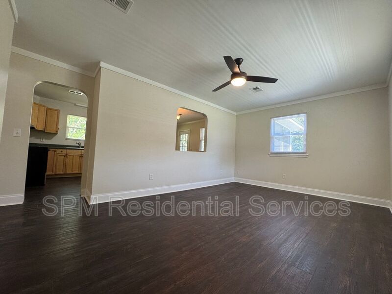 3 Bedrooms!  Screened in Porch! property image