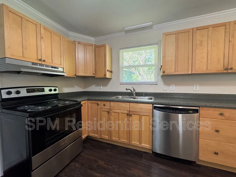 3 Bedrooms!  Screened in Porch! property image