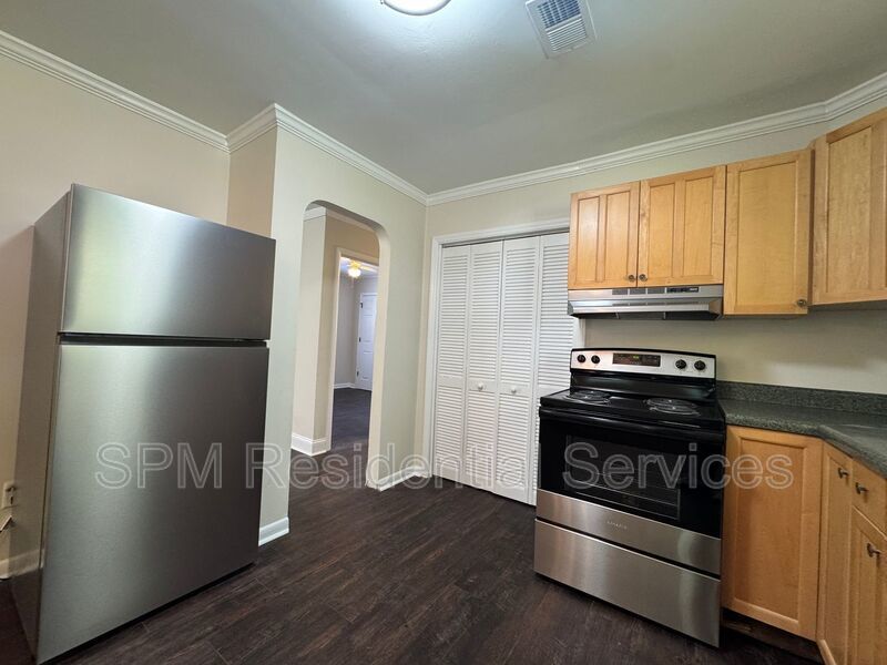 3 Bedrooms!  Screened in Porch! property image
