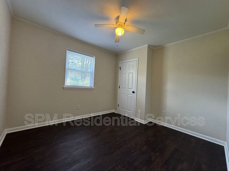 3 Bedrooms!  Screened in Porch! property image