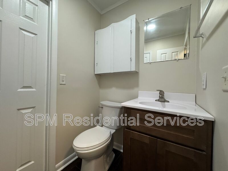 3 Bedrooms!  Screened in Porch! property image