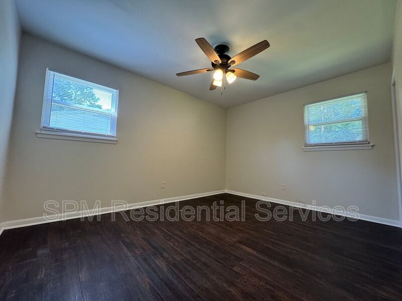 3 Bedrooms!  Screened in Porch! property image