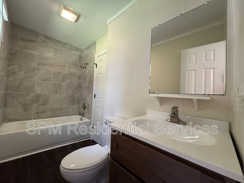 3 Bedrooms!  Screened in Porch! property image