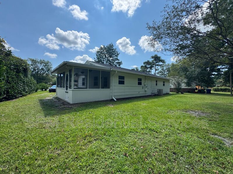 3 Bedrooms!  Screened in Porch! property image