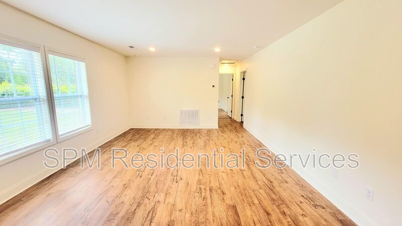 Walking distance to UNCW! property image
