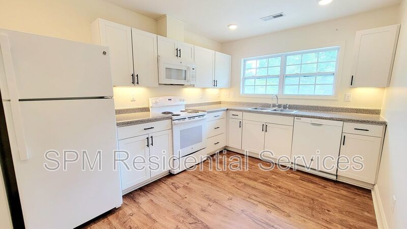 Walking distance to UNCW! property image