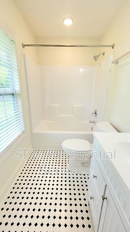 Walking distance to UNCW! property image