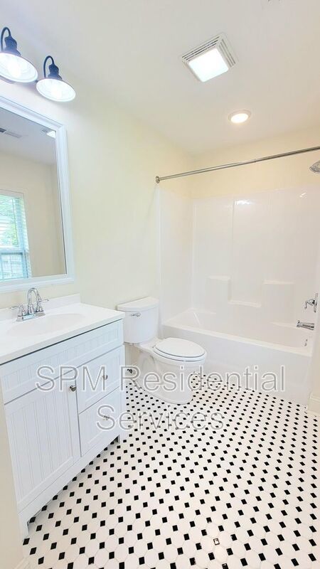Walking distance to UNCW! property image