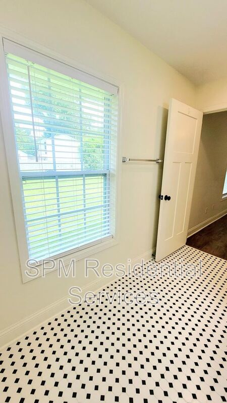 Walking distance to UNCW! property image