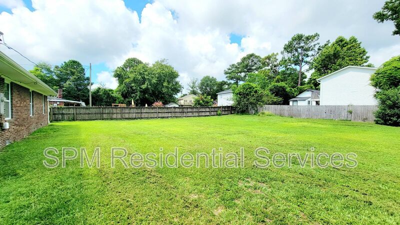 Walking distance to UNCW! property image