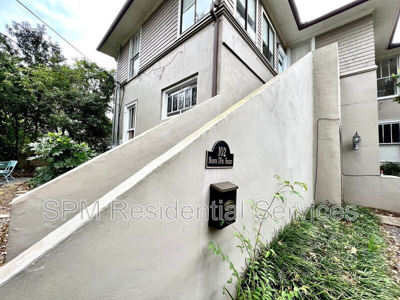 Charming 2 bedroom apartment! property image