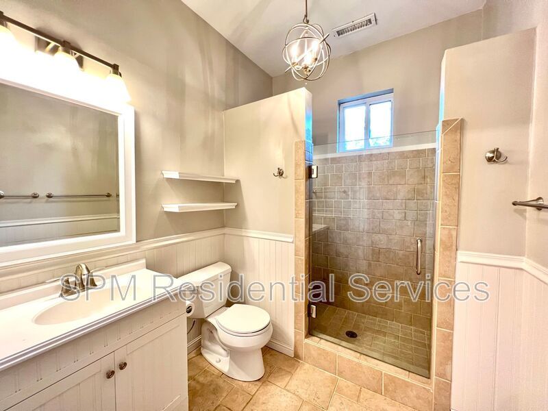 Charming 2 bedroom apartment! property image