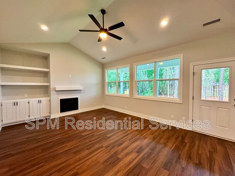 1121 Echo Dr NE property image