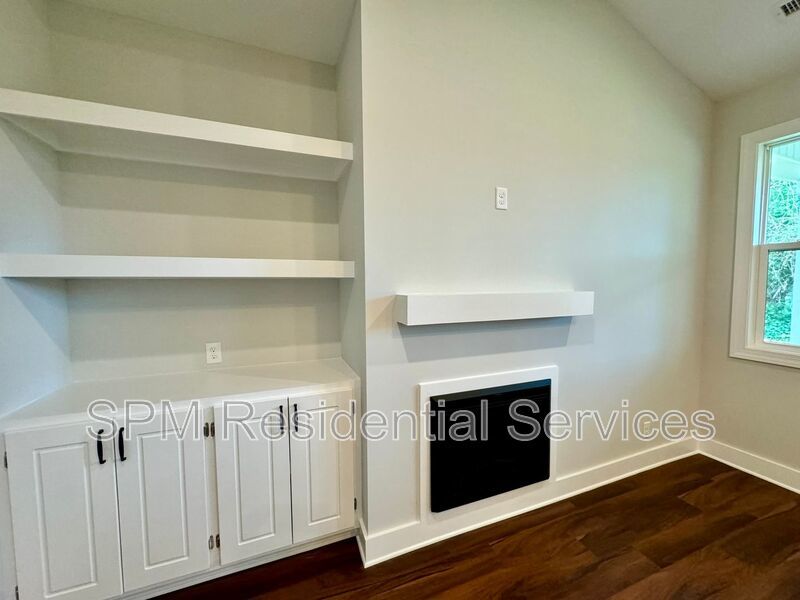 1121 Echo Dr NE property image