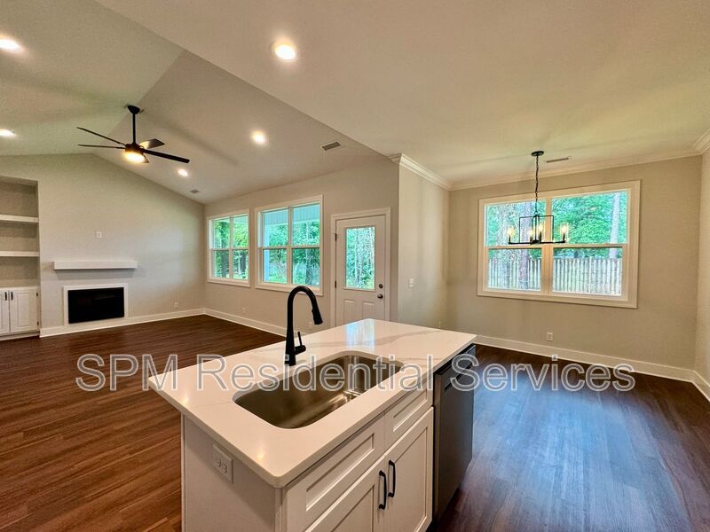 1121 Echo Dr NE property image