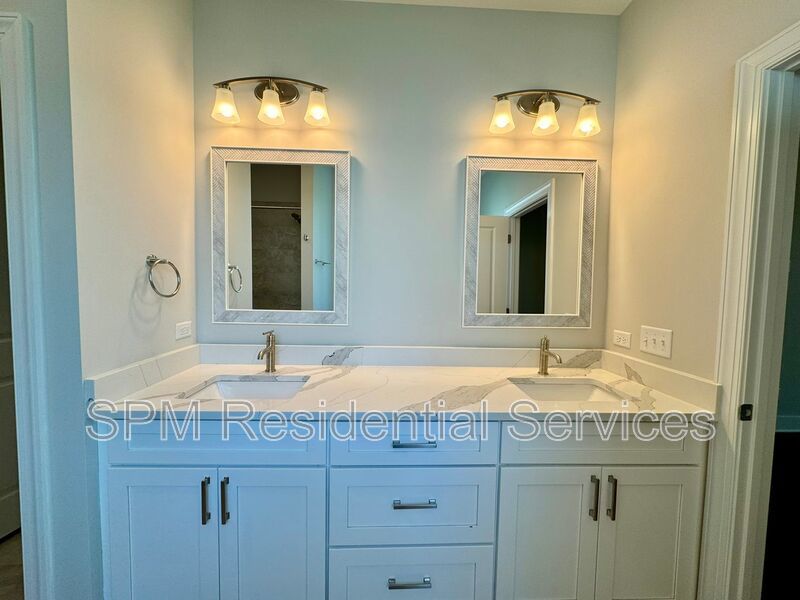 1121 Echo Dr NE property image