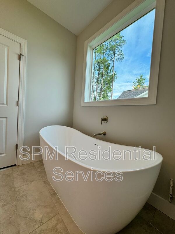 1121 Echo Dr NE property image