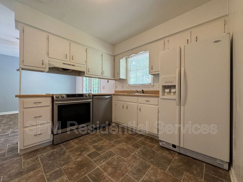 Kings Grant - Located within 6.5 Miles of UNCW, ILM Airport, and Wrightsville Beach property image