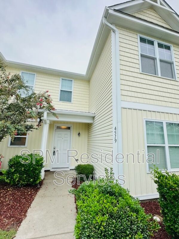 Charming 2 Bed / 2 Bath Townhouse minutes from Carolina Beach property image