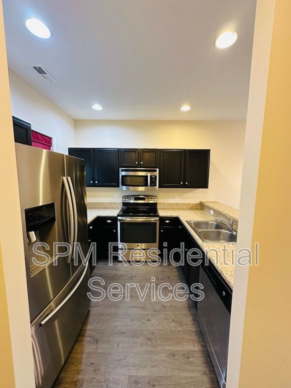 Charming 2 Bed / 2 Bath Townhouse minutes from Carolina Beach property image