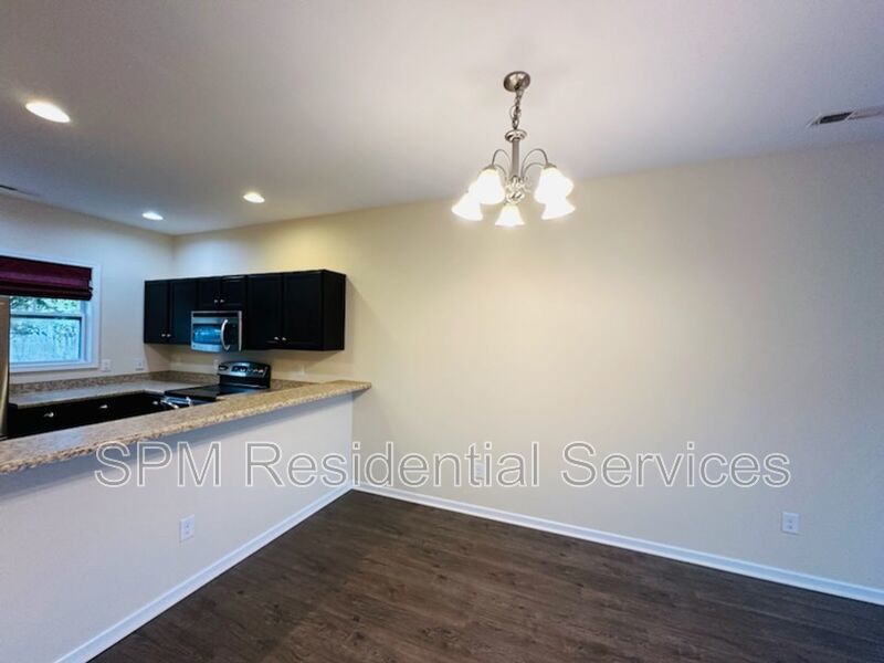 Charming 2 Bed / 2 Bath Townhouse minutes from Carolina Beach property image