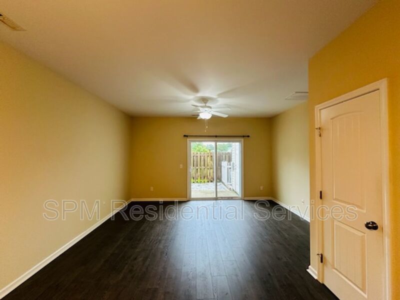 Charming 2 Bed / 2 Bath Townhouse minutes from Carolina Beach property image
