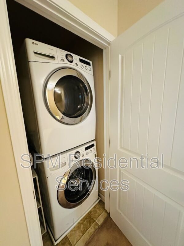Charming 2 Bed / 2 Bath Townhouse minutes from Carolina Beach property image