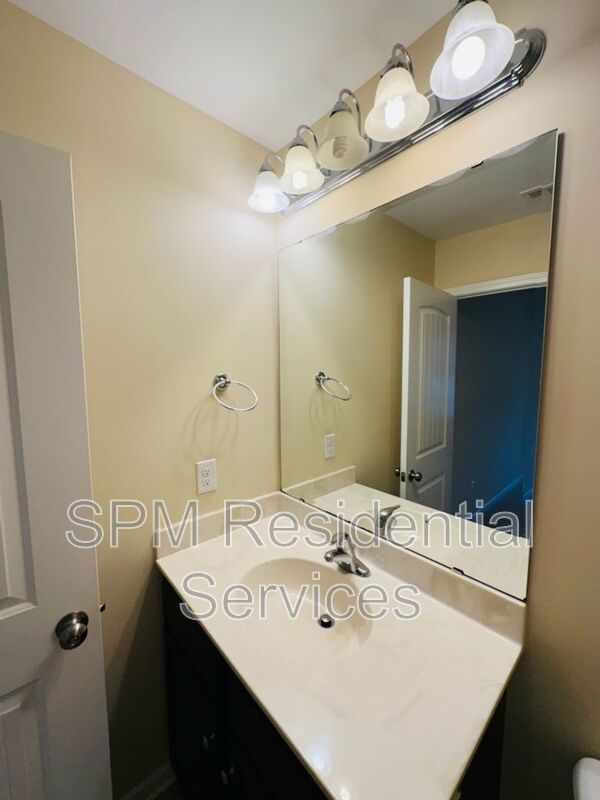 Charming 2 Bed / 2 Bath Townhouse minutes from Carolina Beach property image