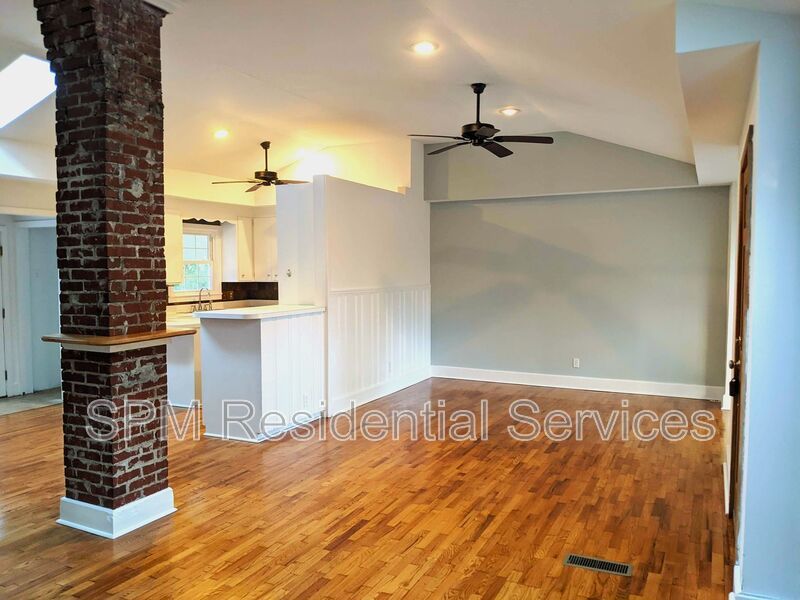 Great Location! 3 Bed 1 Bath - Hardwood Floors & Outdoor Shower property image