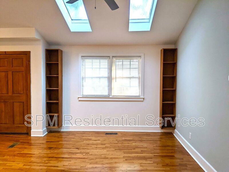 Great Location! 3 Bed 1 Bath - Hardwood Floors & Outdoor Shower property image