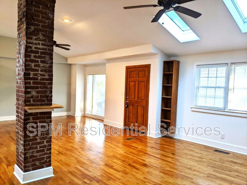 Great Location! 3 Bed 1 Bath - Hardwood Floors & Outdoor Shower property image