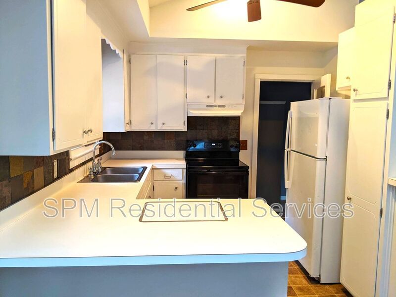 Great Location! 3 Bed 1 Bath - Hardwood Floors & Outdoor Shower property image