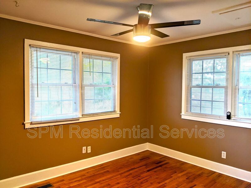Great Location! 3 Bed 1 Bath - Hardwood Floors & Outdoor Shower property image