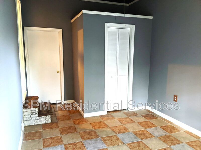 Great Location! 3 Bed 1 Bath - Hardwood Floors & Outdoor Shower property image