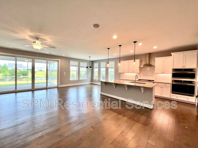 4 Bedroom in Quiet neighborhood in Wyndwater property image
