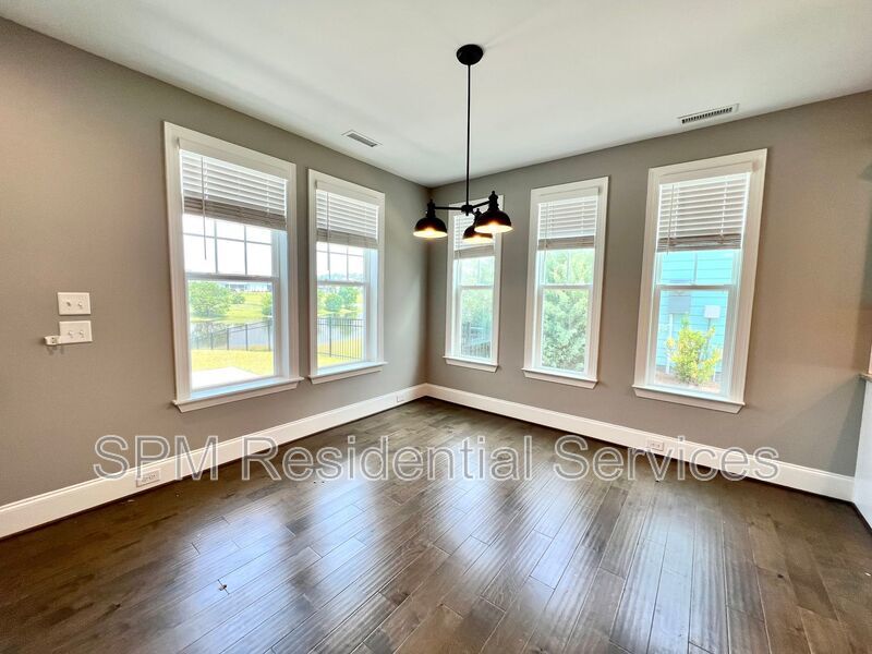 4 Bedroom in Quiet neighborhood in Wyndwater property image