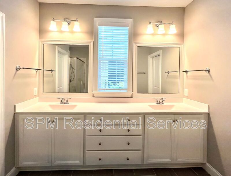 4 Bedroom in Quiet neighborhood in Wyndwater property image