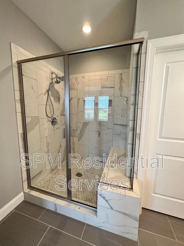 4 Bedroom in Quiet neighborhood in Wyndwater property image