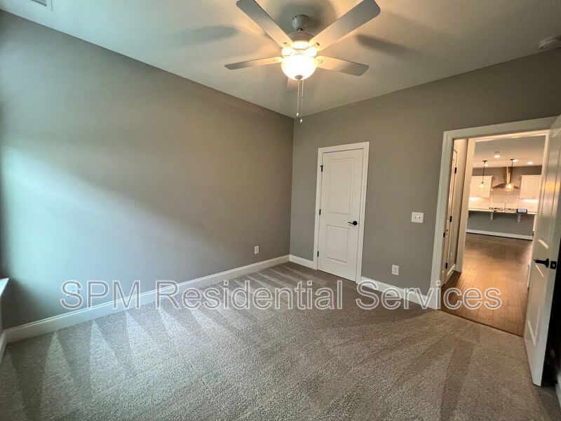 4 Bedroom in Quiet neighborhood in Wyndwater property image