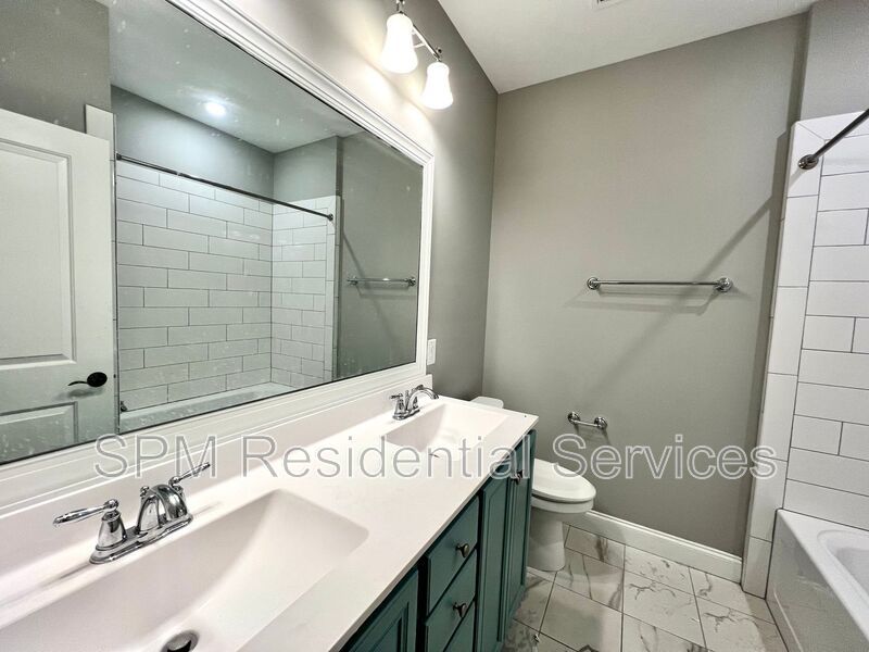 4 Bedroom in Quiet neighborhood in Wyndwater property image