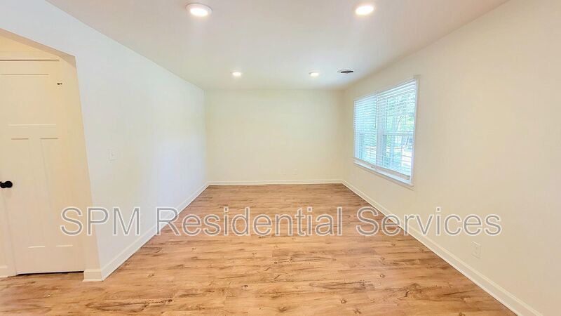 Walking distance to UNCW! property image