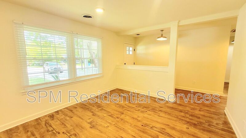 Walking distance to UNCW! property image