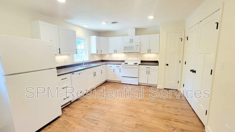 Walking distance to UNCW! property image
