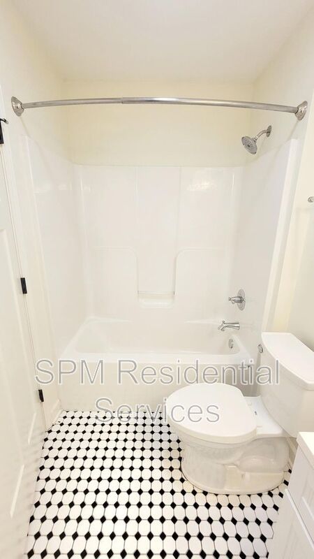 Walking distance to UNCW! property image