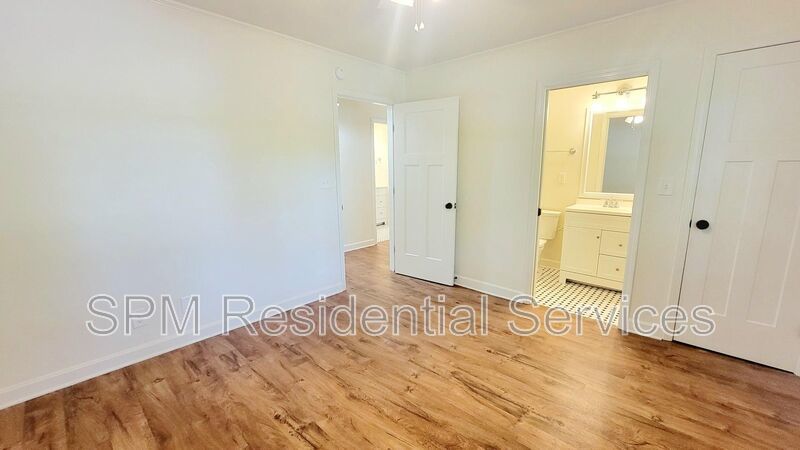 Walking distance to UNCW! property image