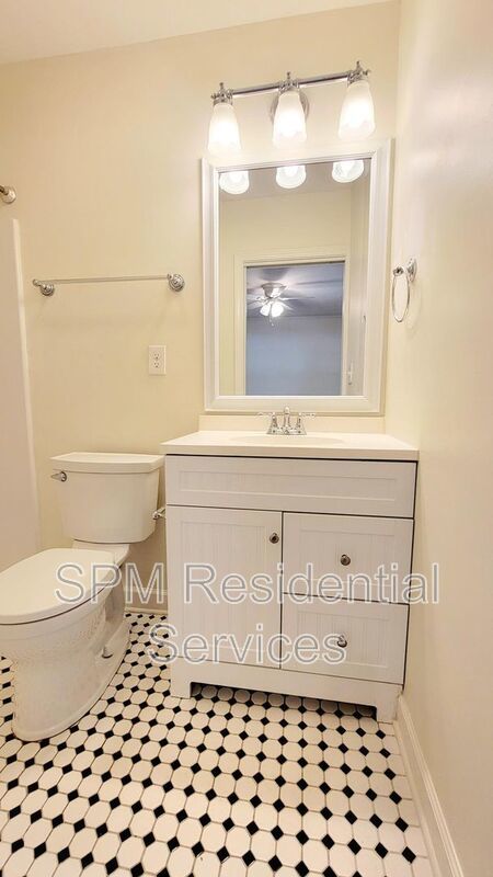 Walking distance to UNCW! property image